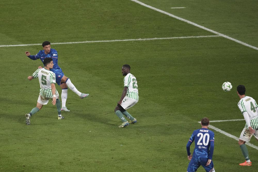 NBA焦点战：湖人主场逆转掘金,